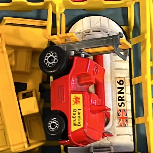 Vintage’60’s ‘70’s Lesney Matchbox case plus cars